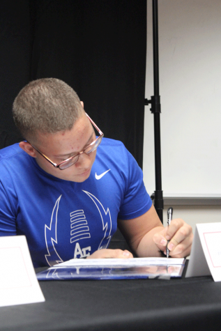 Elijah Brockman signing