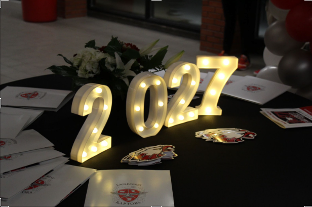 Table with decorations celebrates the incoming Class of 2027.