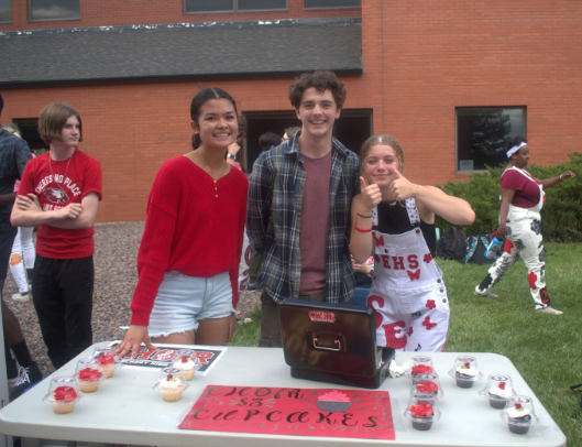 Isabella Nocon, Kieran Freeman, and Kelsi Johnson were selling cupcakes to help support the choir! 