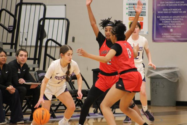 Juniors, Naomi Emecheta and Adaure Ozor working together to guard the Huskies.