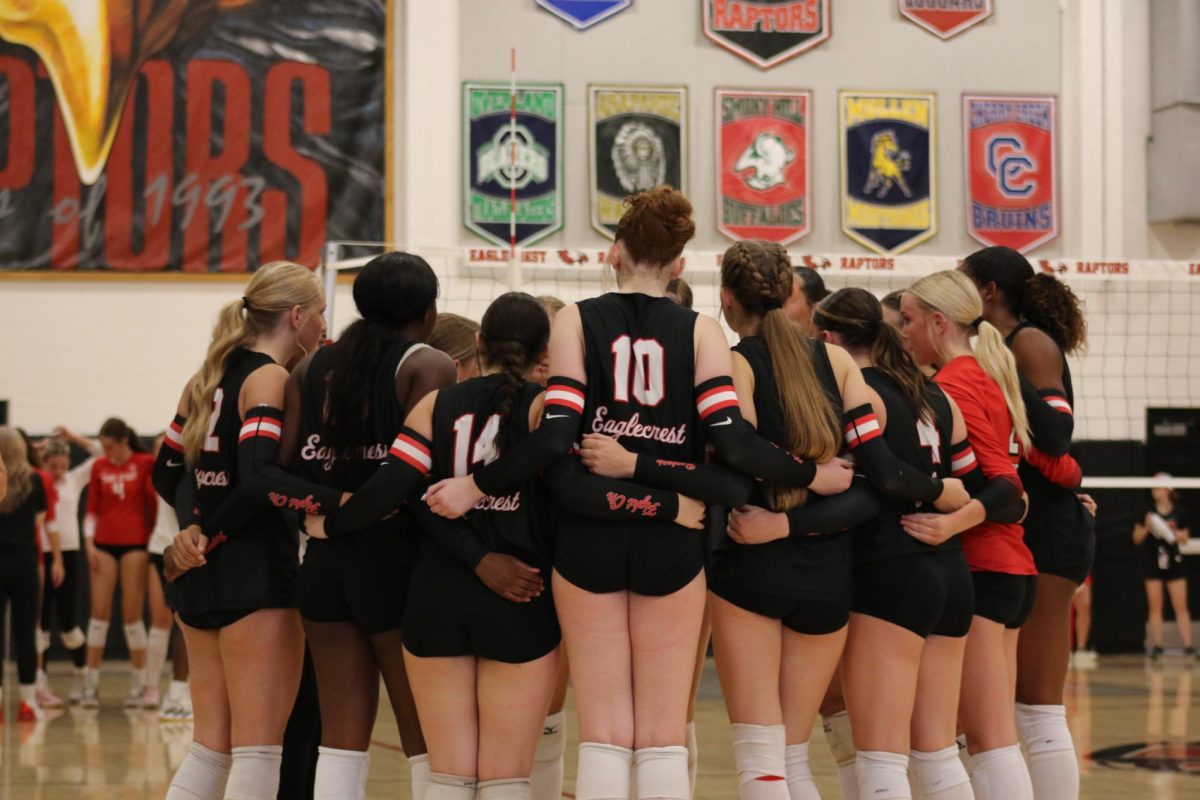 The EHS Girls Varsity Volleyball Team huddles to talk about their plays during their first time out.